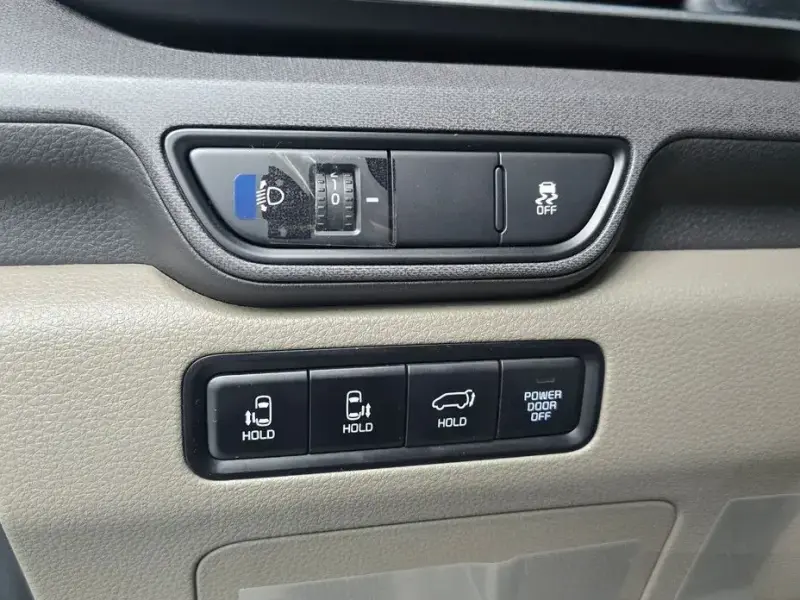 2025 Kia Carnival с пробегом 15 800 км