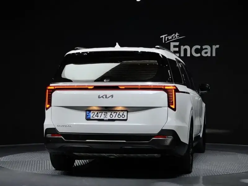 2025 Kia Carnival с пробегом 21 628 км