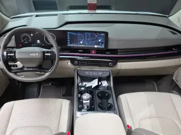 2025 Kia Carnival с пробегом 21 628 км