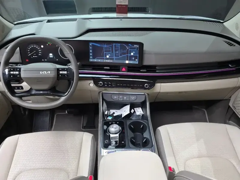 2025 Kia Carnival с пробегом 21 628 км