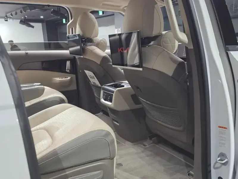 2025 Kia Carnival с пробегом 21 628 км
