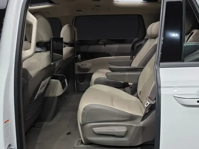 2025 Kia Carnival с пробегом 21 628 км