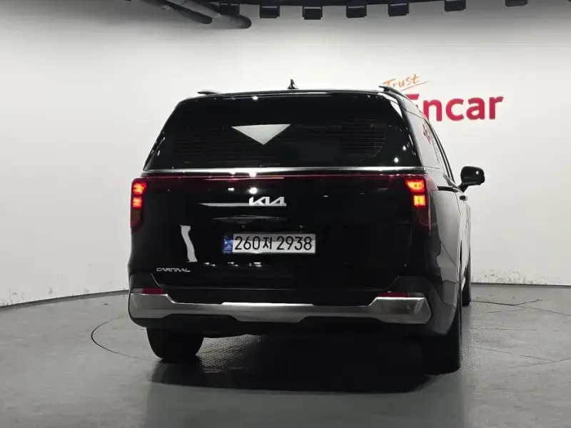 2024 Kia Carnival с пробегом 21 086 км