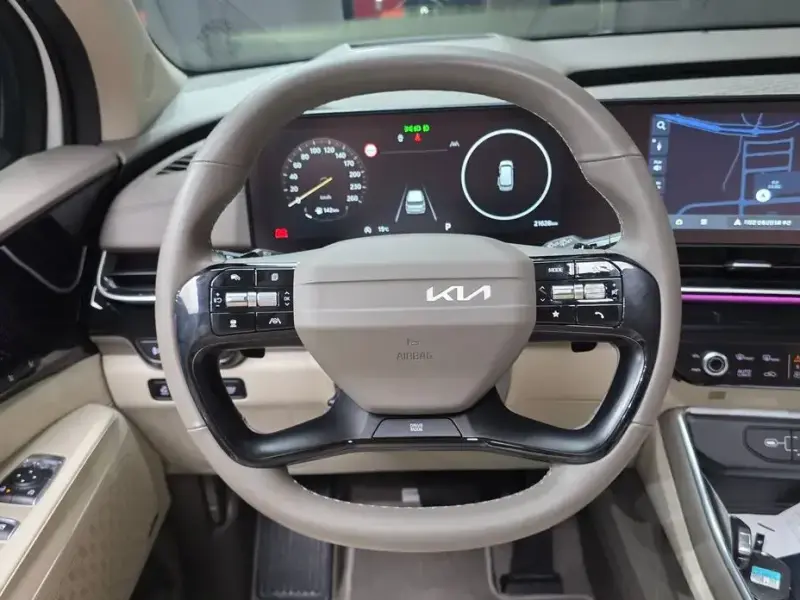 2025 Kia Carnival с пробегом 21 628 км
