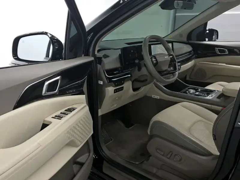 2024 Kia Carnival с пробегом 21 086 км
