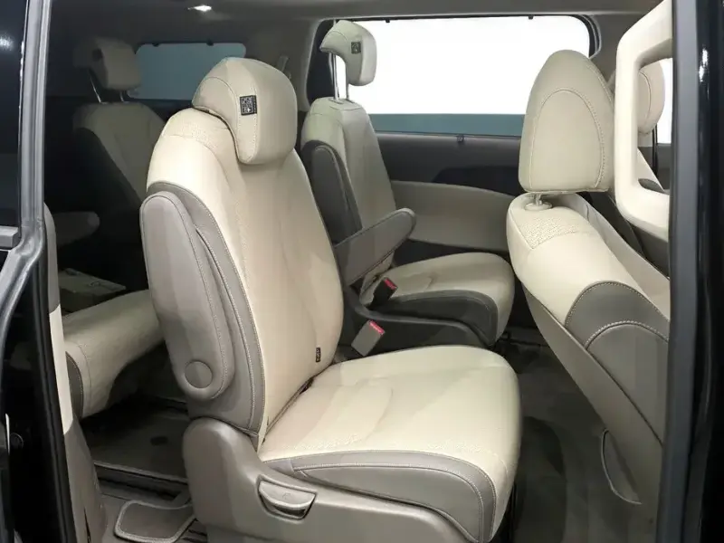 2024 Kia Carnival с пробегом 21 086 км