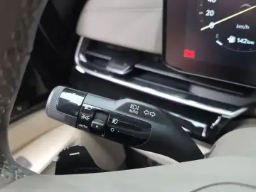 2025 Kia Carnival с пробегом 21 628 км