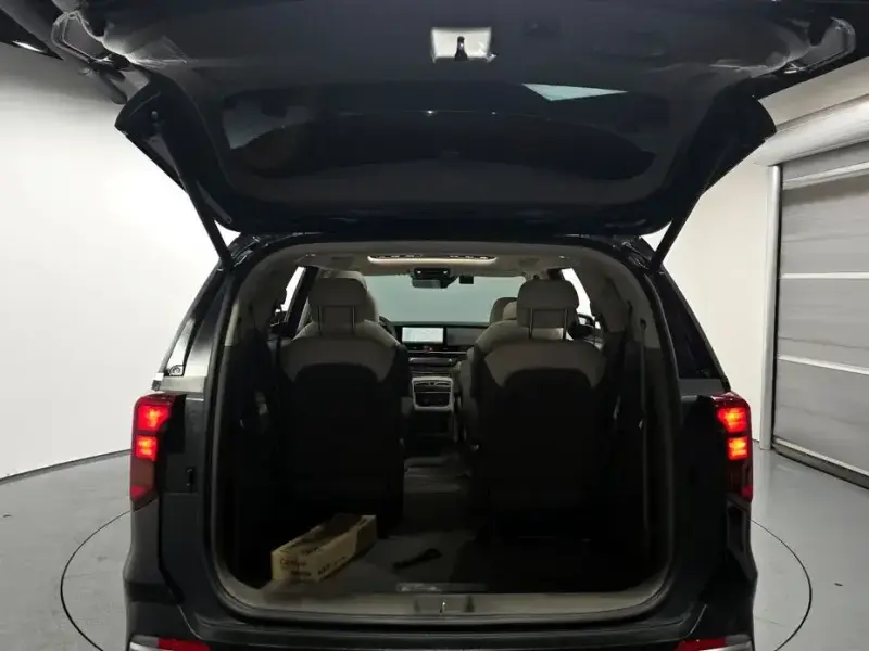 2024 Kia Carnival с пробегом 21 086 км