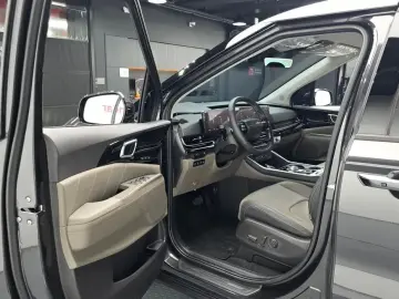 2025 Kia Carnival с пробегом 4 308 км