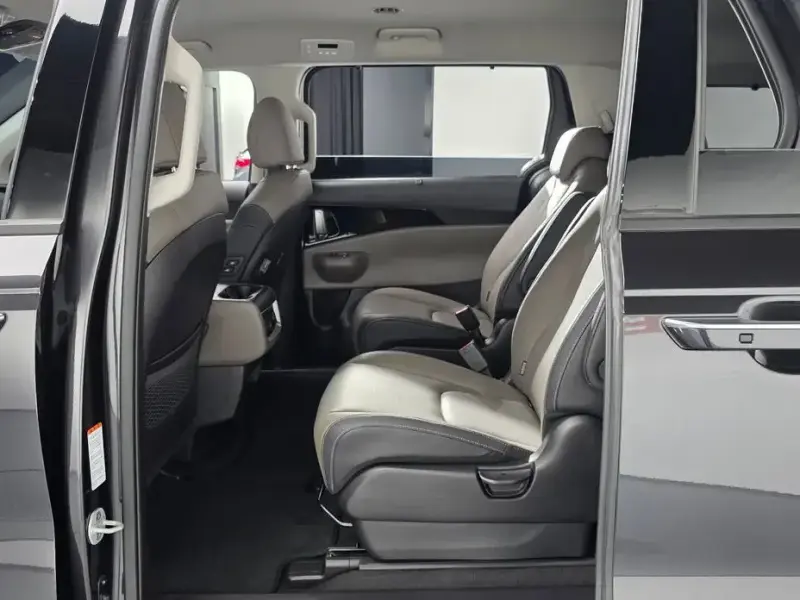 2025 Kia Carnival с пробегом 4 308 км