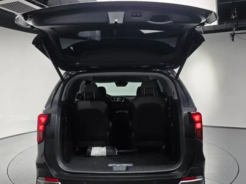 2025 Kia Carnival с пробегом 4 308 км