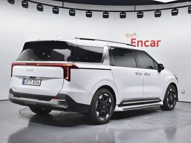 2024 Kia Carnival с пробегом 17 775 км