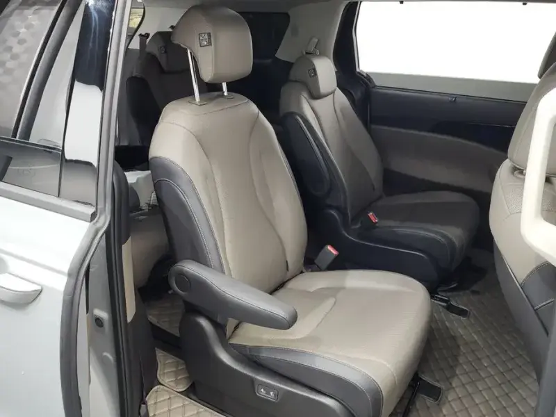 2024 Kia Carnival с пробегом 37 021 км