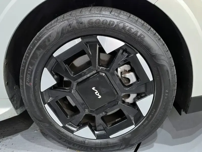 2024 Kia Carnival с пробегом 4 895 км