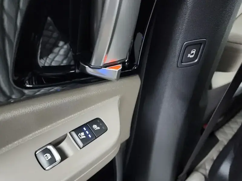 2024 Kia Carnival с пробегом 37 021 км