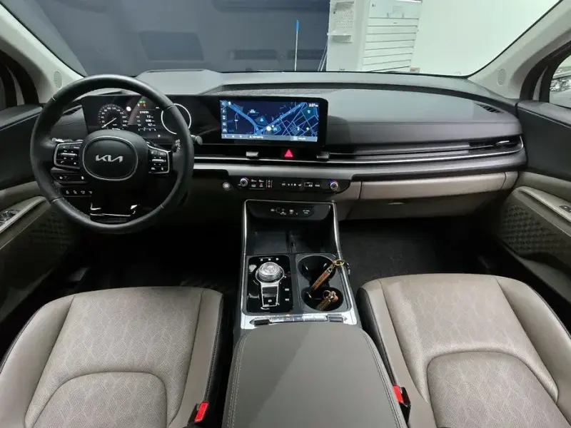 2024 Kia Carnival с пробегом 4 895 км