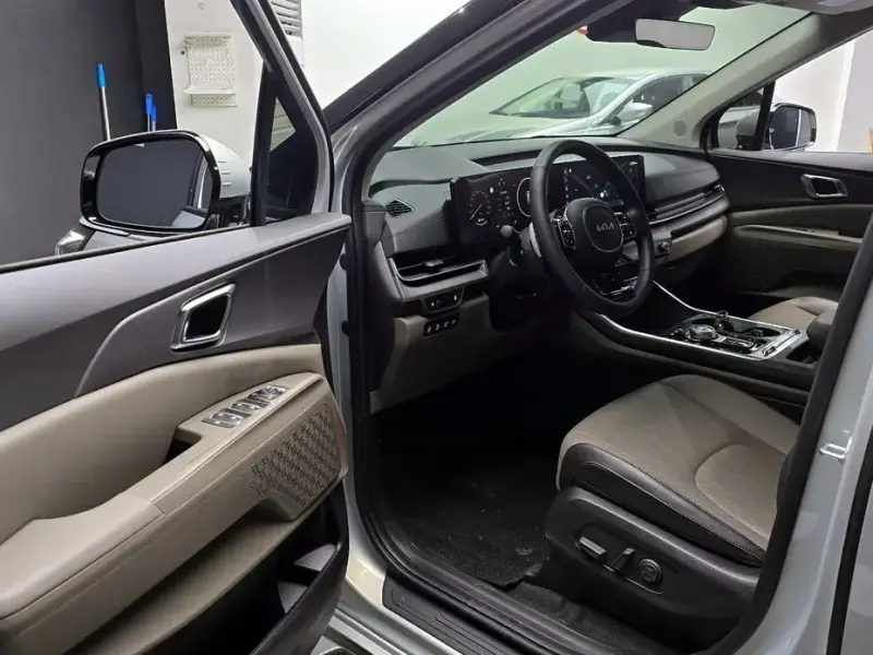 2024 Kia Carnival с пробегом 4 895 км