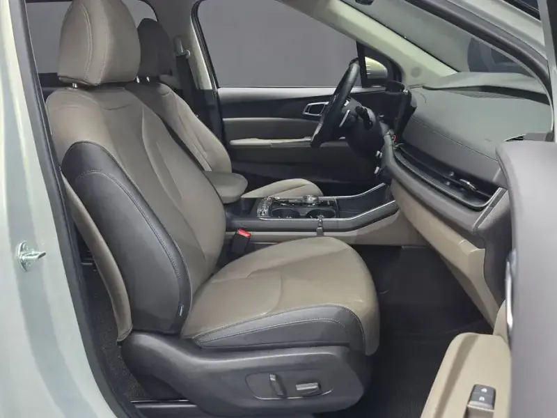 2024 Kia Carnival с пробегом 4 895 км