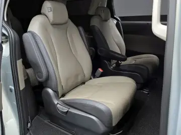 2024 Kia Carnival с пробегом 4 895 км