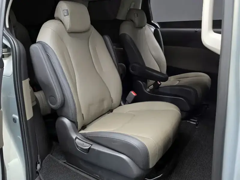 2024 Kia Carnival с пробегом 4 895 км