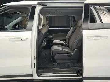 2024 Kia Carnival с пробегом 37 709 км