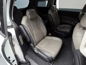 2024 Kia Carnival с пробегом 37 709 км