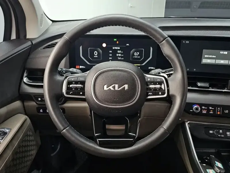 2024 Kia Carnival с пробегом 37 709 км