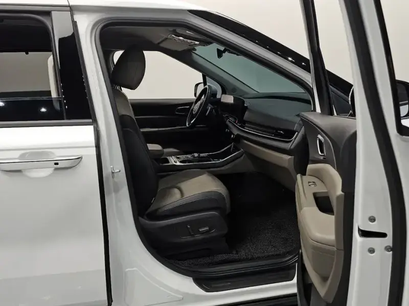 2024 Kia Carnival с пробегом 37 709 км