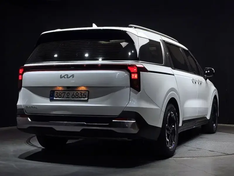 2024 Kia Carnival с пробегом 77 940 км