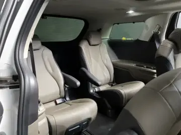 2024 Kia Carnival с пробегом 77 940 км