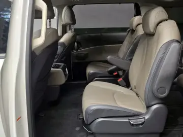 2024 Kia Carnival с пробегом 77 940 км