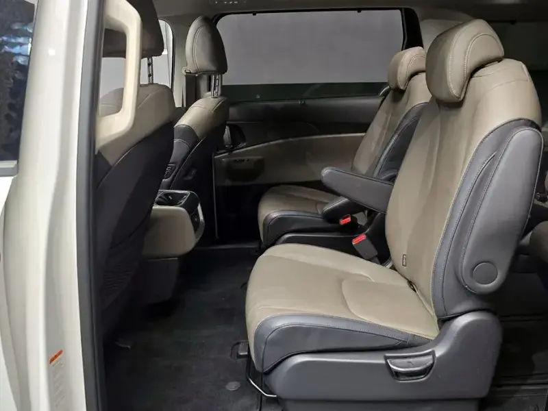 2024 Kia Carnival с пробегом 77 940 км