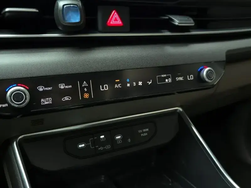 2024 Kia Carnival с пробегом 77 940 км