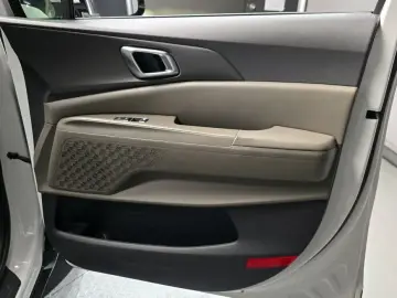 2024 Kia Carnival с пробегом 77 940 км