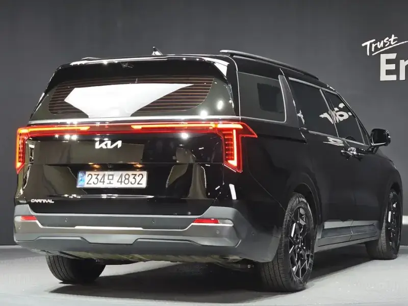 2024 Kia Carnival с пробегом 10 490 км