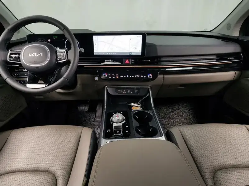 2024 Kia Carnival с пробегом 10 490 км