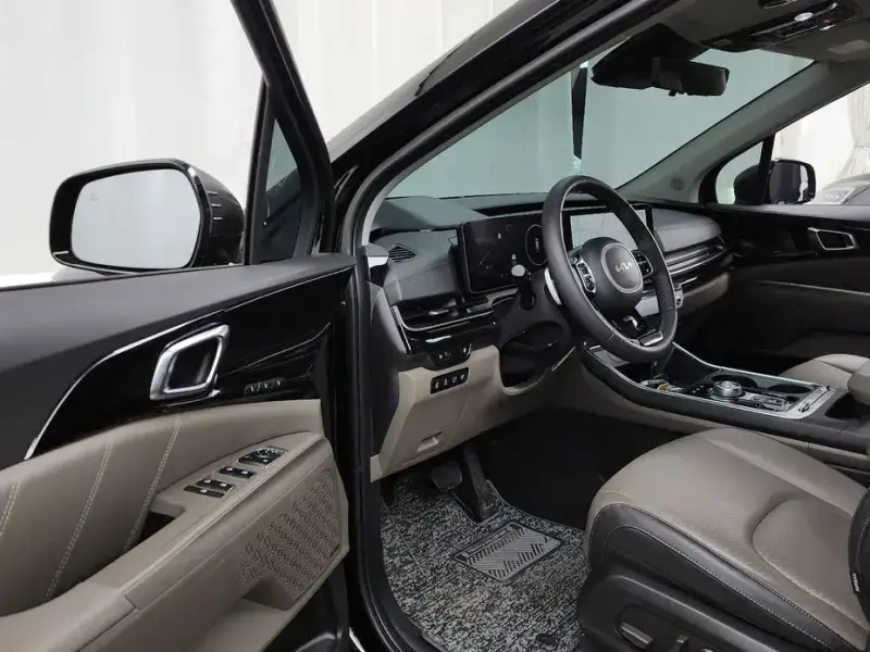 2024 Kia Carnival с пробегом 10 490 км