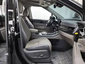 2024 Kia Carnival с пробегом 10 490 км