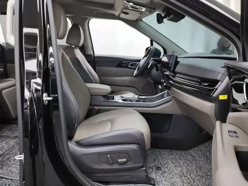 2024 Kia Carnival с пробегом 10 490 км