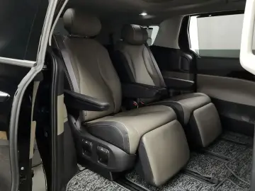 2024 Kia Carnival с пробегом 10 490 км