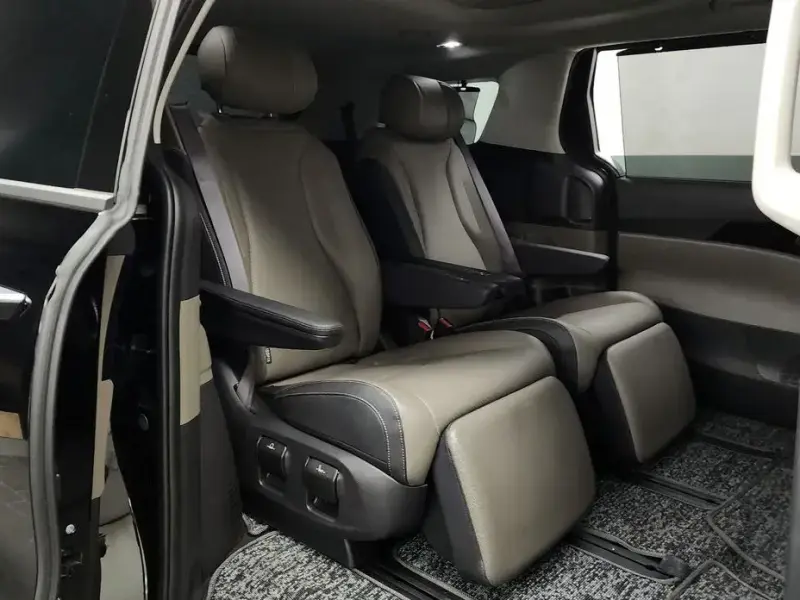 2024 Kia Carnival с пробегом 10 490 км
