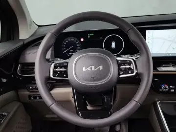 2024 Kia Carnival с пробегом 10 490 км