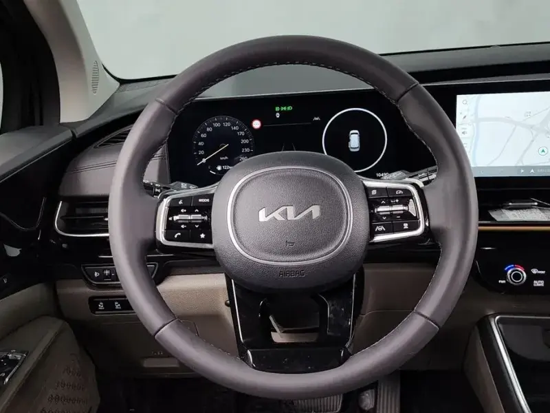 2024 Kia Carnival с пробегом 10 490 км
