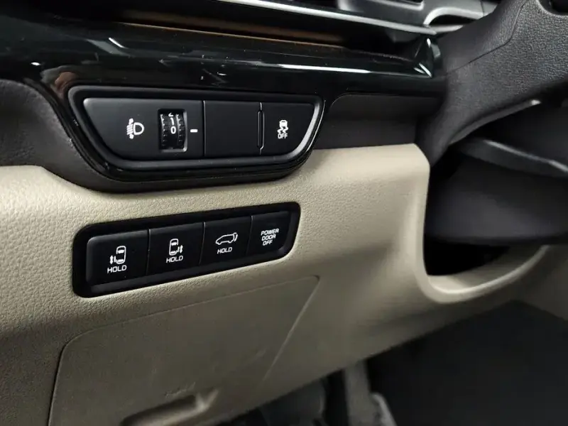 2024 Kia Carnival с пробегом 10 490 км