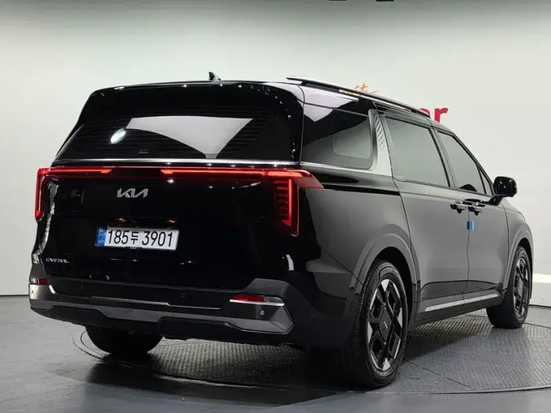 2025 Kia Carnival с пробегом 15 940 км