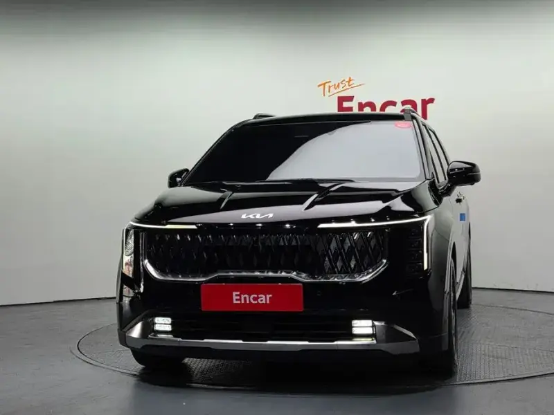 2025 Kia Carnival с пробегом 15 940 км