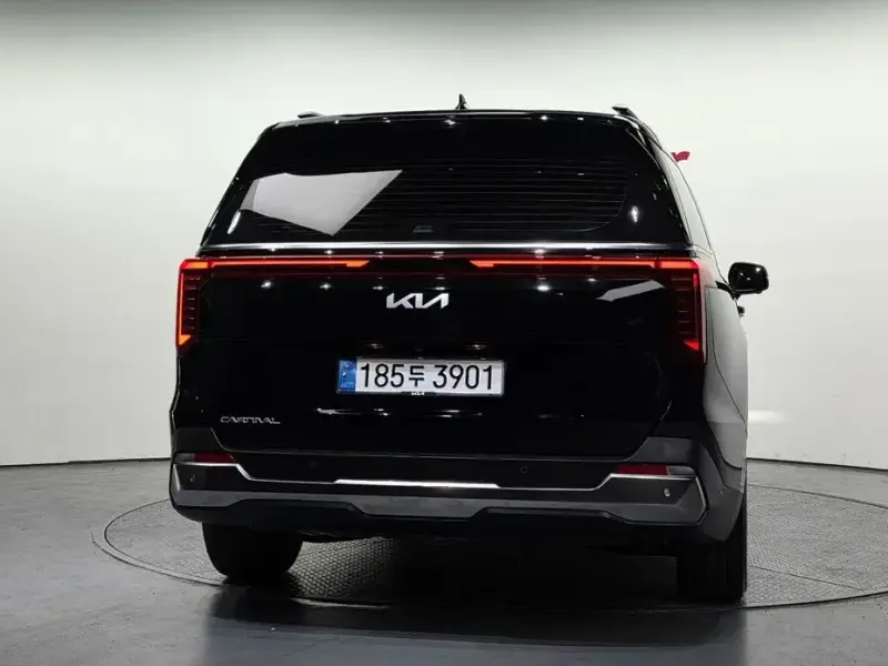 2025 Kia Carnival с пробегом 15 940 км