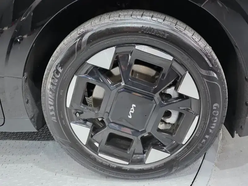 2025 Kia Carnival с пробегом 15 940 км