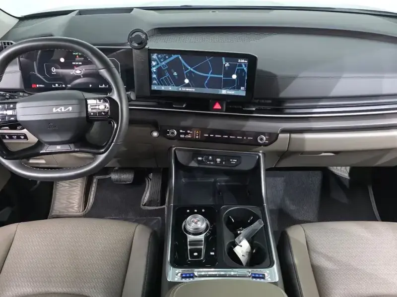 2025 Kia Carnival с пробегом 15 940 км
