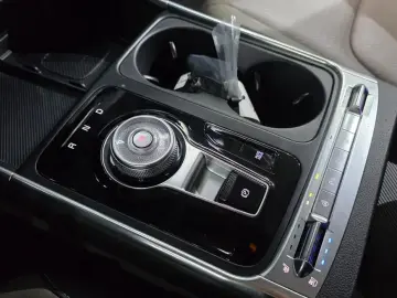 2025 Kia Carnival с пробегом 15 940 км